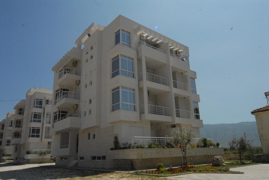 Radhima Beach Apartment Orikum Exterior foto